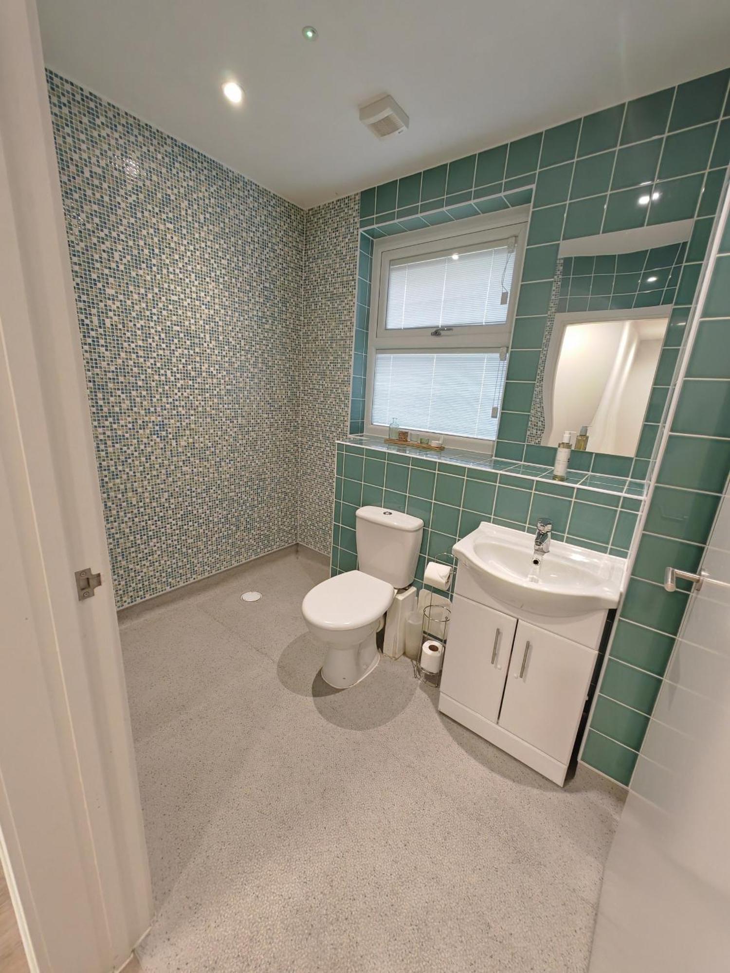Slieve Apartment Suites Бирмингем Экстерьер фото